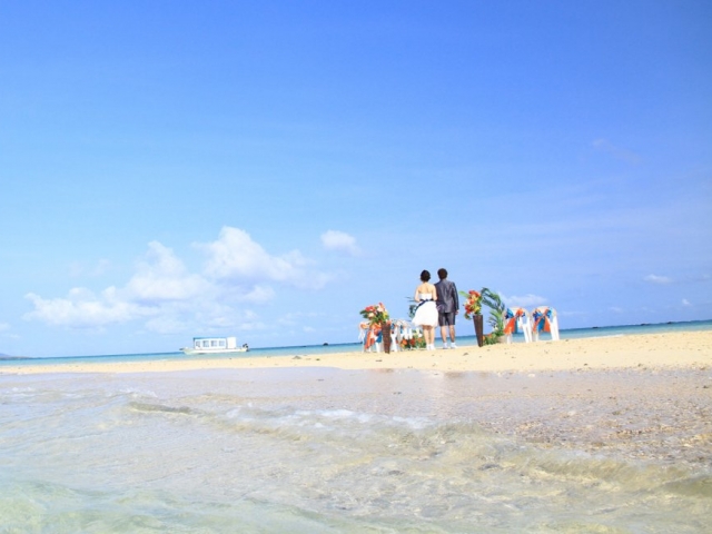 【八重山諸島】幻の島「浜島」ビーチ婚フォトウェディング（100カット全データ・2L版2面台紙一冊・レンタカー1日無料）